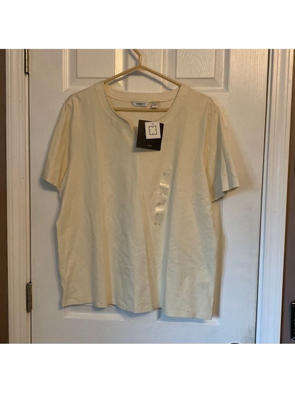 Liz Claiborne Women's Beige Stretch T-Shirt nwt